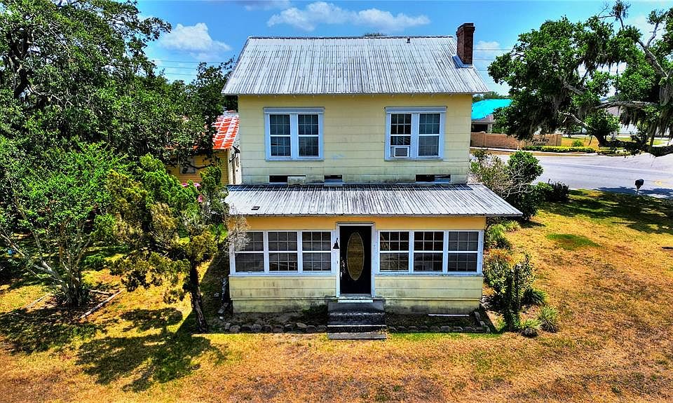 1st image of 638 W Main St