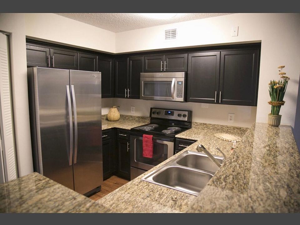 1st image of 110 Bonaventure Blvd APT 106
