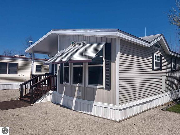 3rd image of 831 S Main St #103
