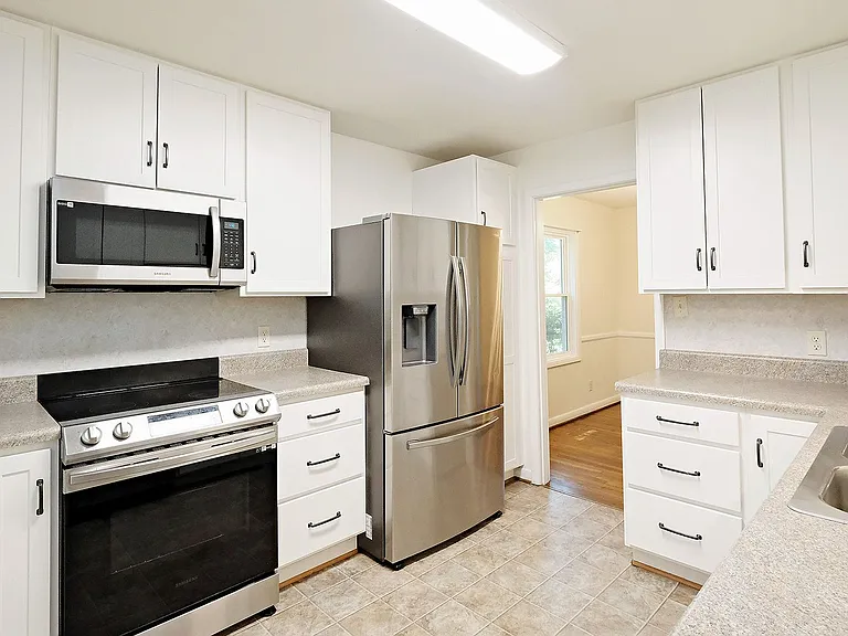 140 W Park Dr — Photo 3