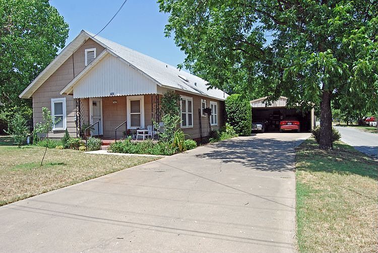 702 W Live Oak St, Jacksboro, TX 76458 Zillow