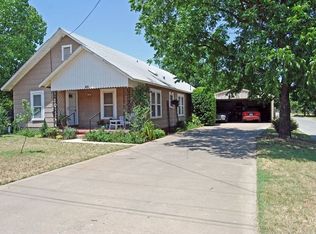 702 W Live Oak St, Jacksboro, TX 76458
