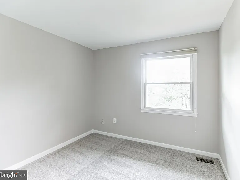 5335 Lake Cove Ct — Photo 22