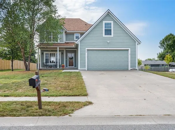 318 Pendleton Ct, Wellsville, KS 66092
