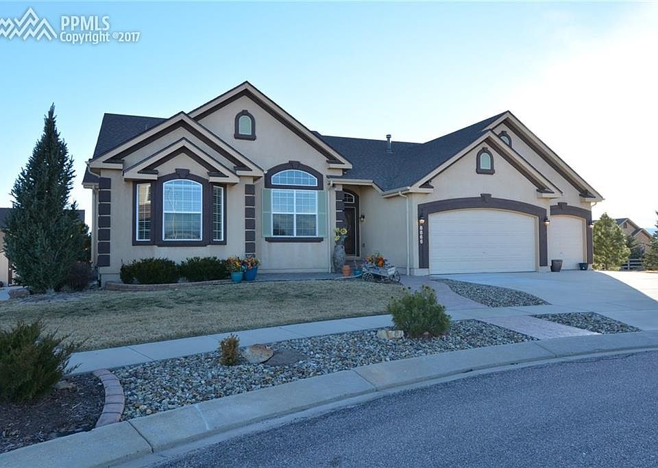 FRONT VIEW OF THE HOME