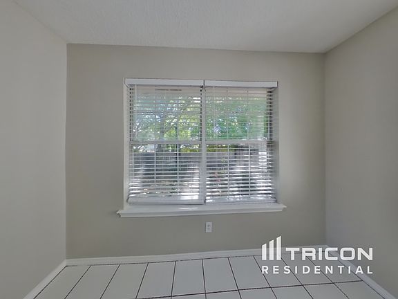 4th image of 1008 Brittany Dr