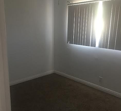 5th image of 412 S Lincoln Pl APT A