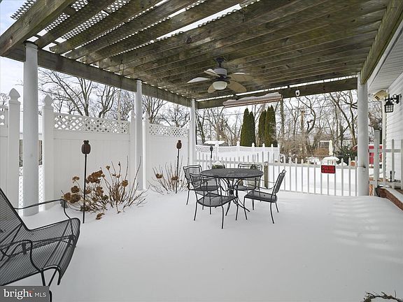 3rd image of 933 Kenwood Dr
