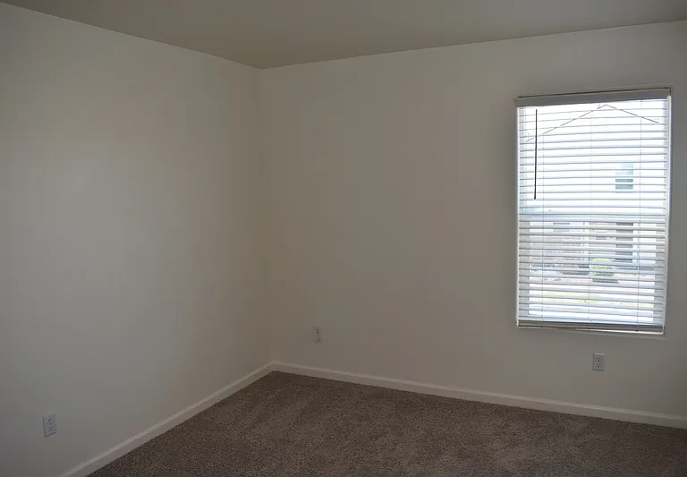698 Jessie Dr — Photo 34
