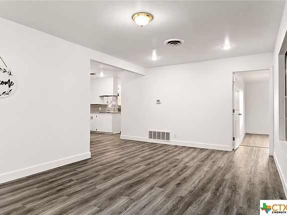 5th image of 416 Collins Ave