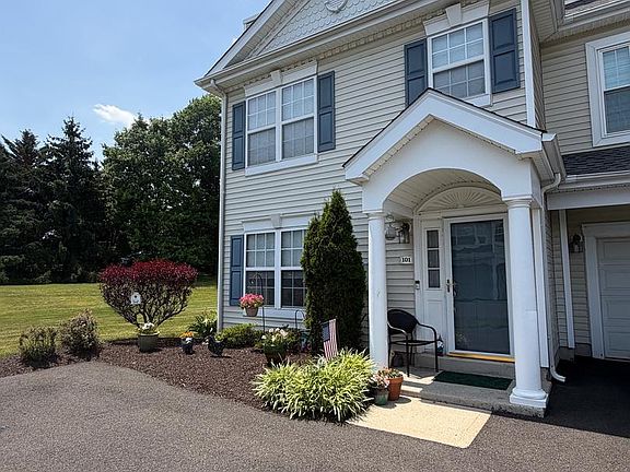 2nd image of 101 Willowoak Ct