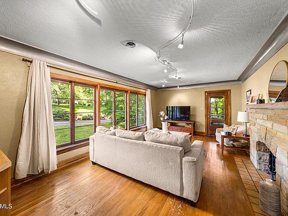 4th image of 224 Druid Dr