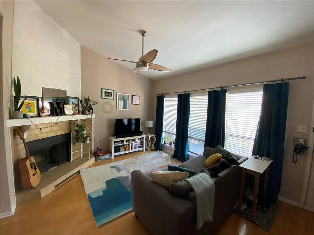 2901 San Jacinto Blvd Apt 305 — Photo 3