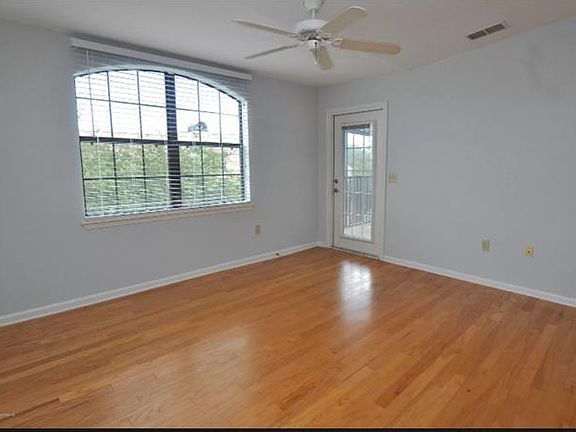 5th image of 805 Boardwalk Dr APT 533