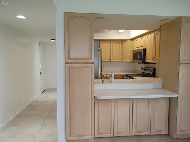 801 SE Central Pkwy #7 — Photo 7
