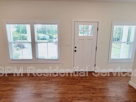 4th image of 230A Oak Leaf Dr