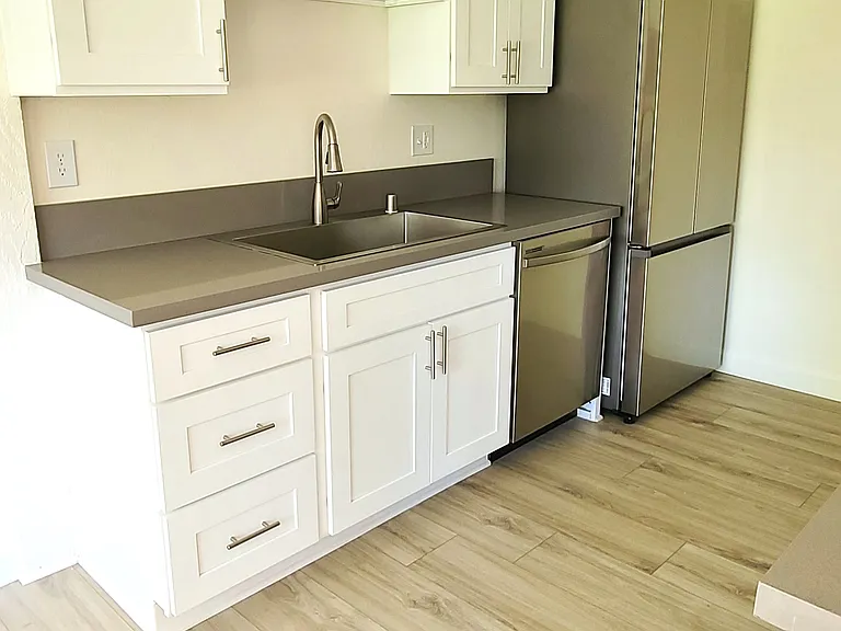 The Redlands Apartments — Photo 13