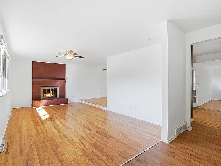 3260 E Maplewood Ave — Photo 4