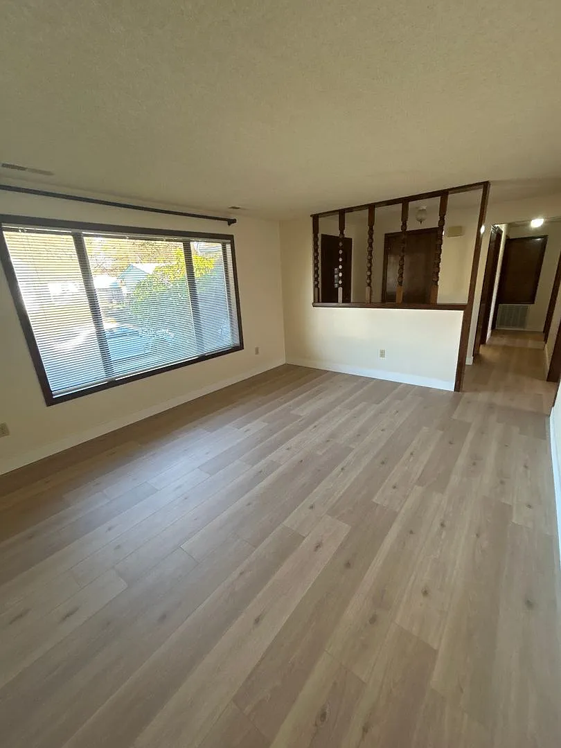 Spacious 3 bedroom 2 Bath Home in SE Corvallis — Photo 3