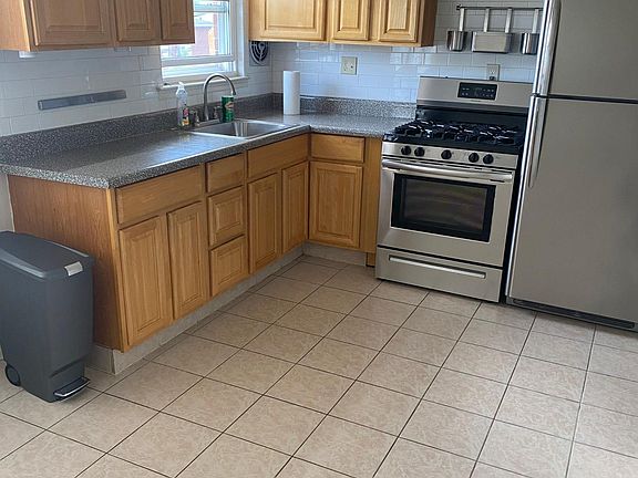5th image of 3194 Chaffee Ave