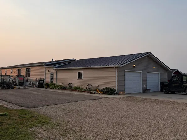 510 School St SE, Medina, ND 58467