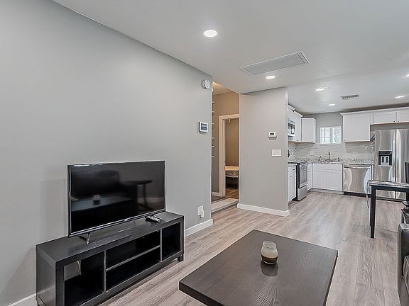 4th image of 1425 N Euclid Ave #1