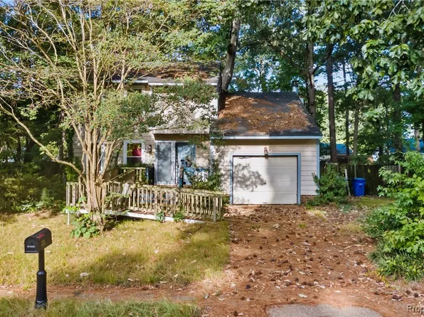 221 Windsor Castle Dr, Newport News, VA 23608