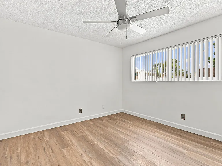 540-600 W Channel Islands Blvd #1 — Photo 19