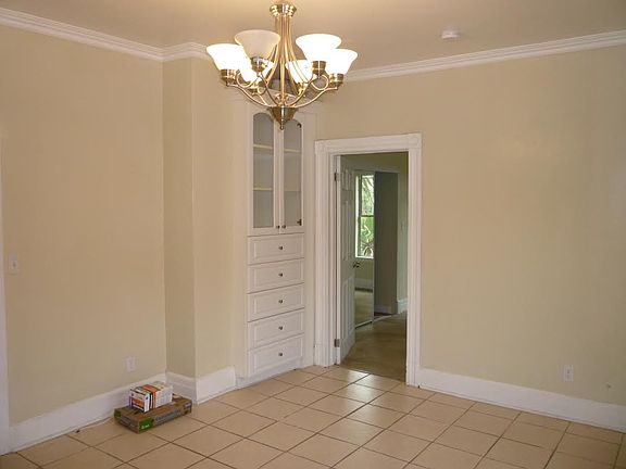 3rd image of 1106 N Raymond Ave #1104