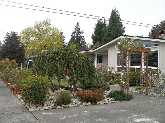 2nd image of 2404 Holly Ln SE