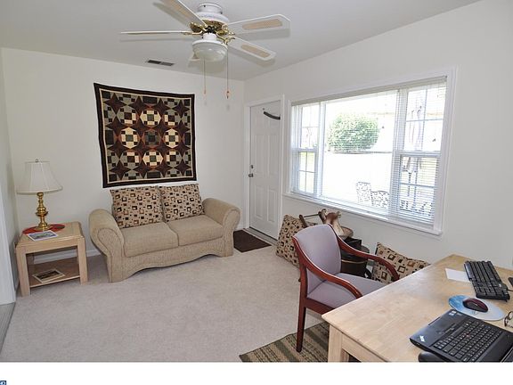 3rd image of 28 Chestnut Hill Ln