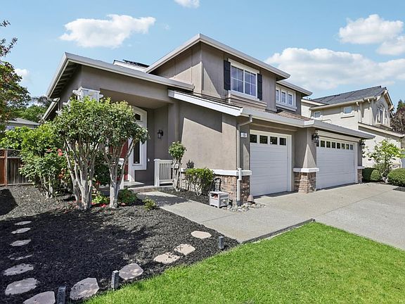 3rd image of 15 Centennial Way