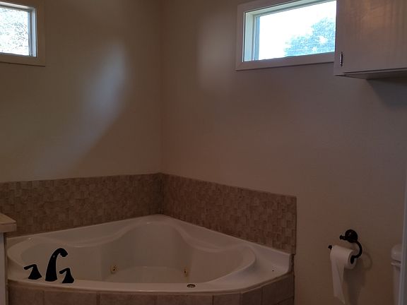 4th image of 1014 E 8th St