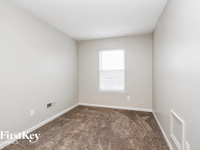 37 Lasalle Ln — Photo 11