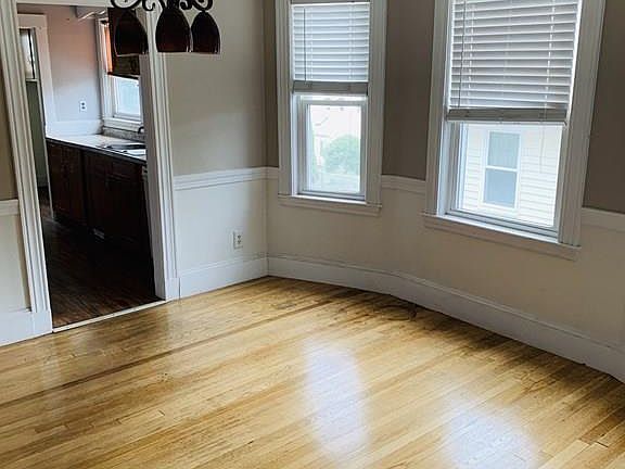 3rd image of 164-166 Elliot Ave #1