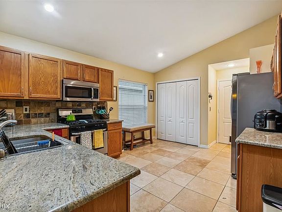 3rd image of 4403 Beaumaris Dr