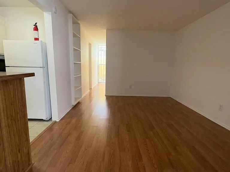 425 Hawthorne St #7 — Photo 9
