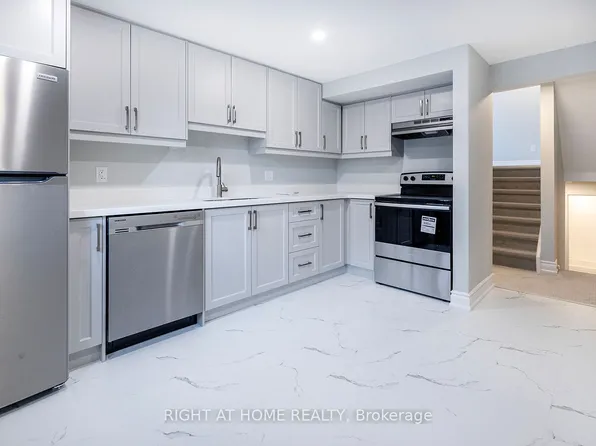 204 Johnson Ave, Whitby, ON L1N 9B3