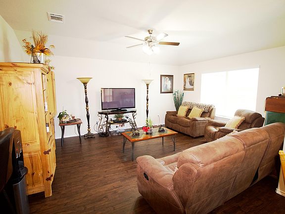 2nd image of 2921 Skinner Dr
