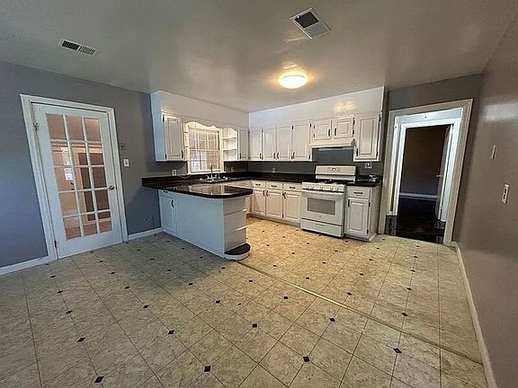 5th image of 923 Vanderbilt St