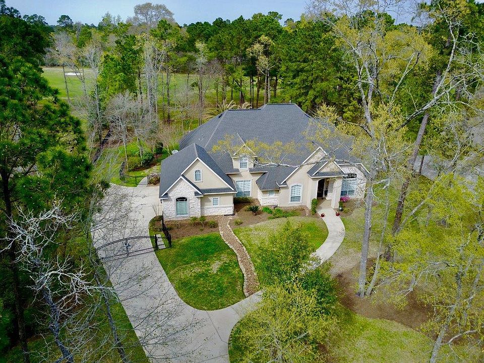 1st image of 10203 Clubhouse Cir