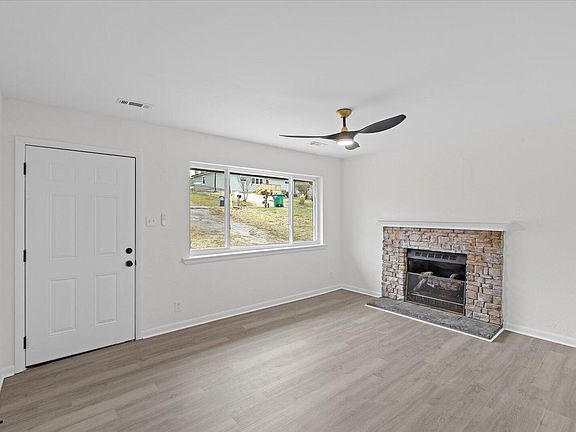 4th image of 732 Roberta Dr