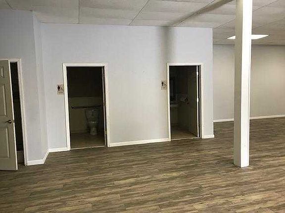 4th image of 407 N Oak Ave
