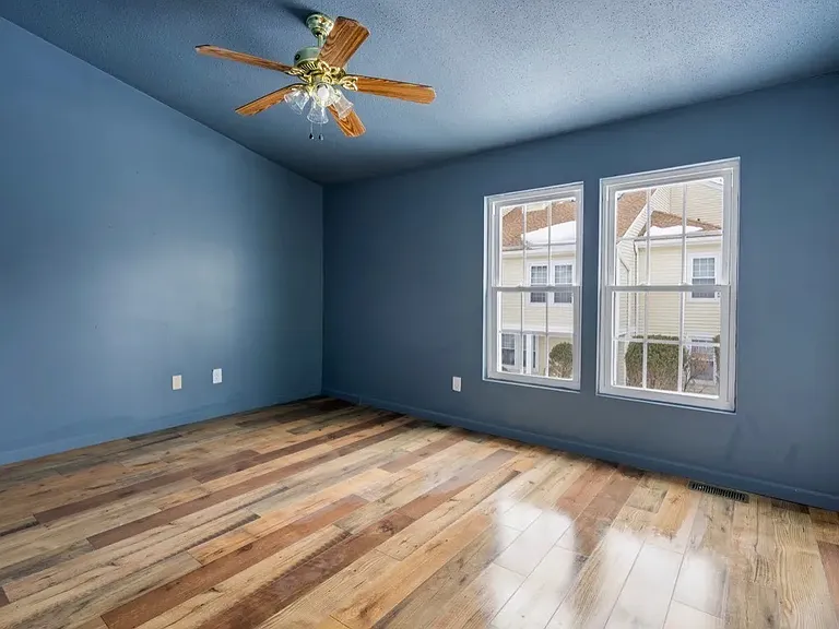 1221 Whispering Hills Dr — Photo 8
