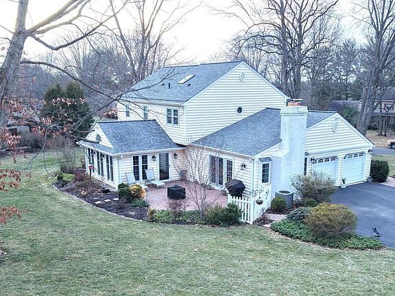 3rd image of 613 Shearer St