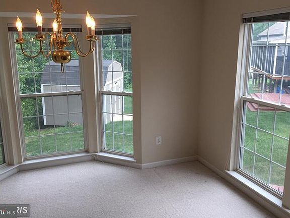 5th image of 209 Foxridge Ct
