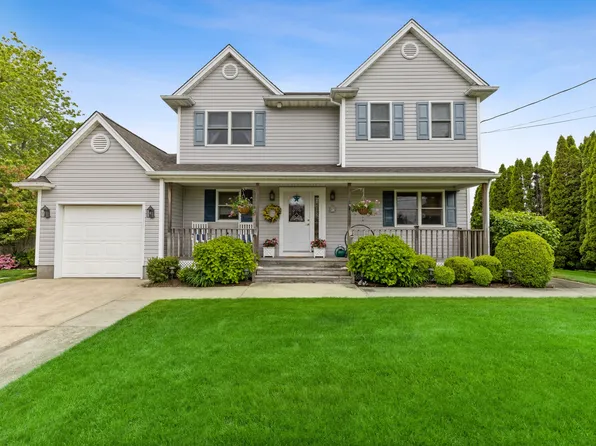 https://photos.zillowstatic.com/fp/dbda06572a49b6cf6f40e82082ef22ed-p_e.webp
