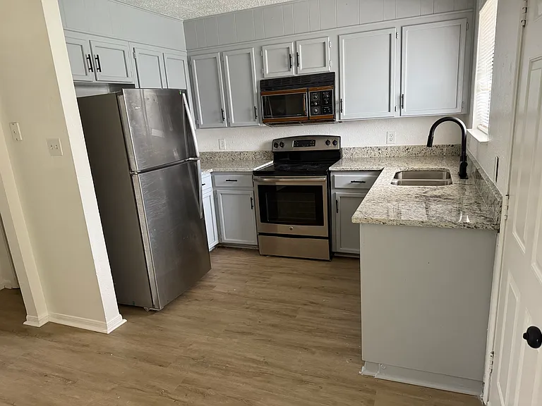 1000 Waco Rd #205 — Photo 1