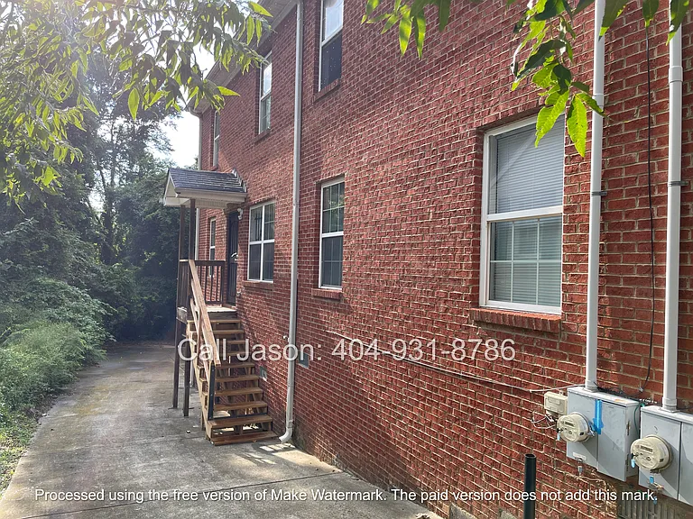 250 Stafford St NW #B — Photo 2