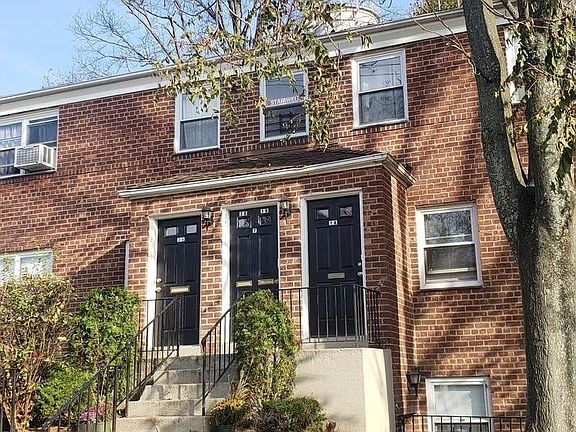 5th image of 440 Howard Ave APT 1AA
